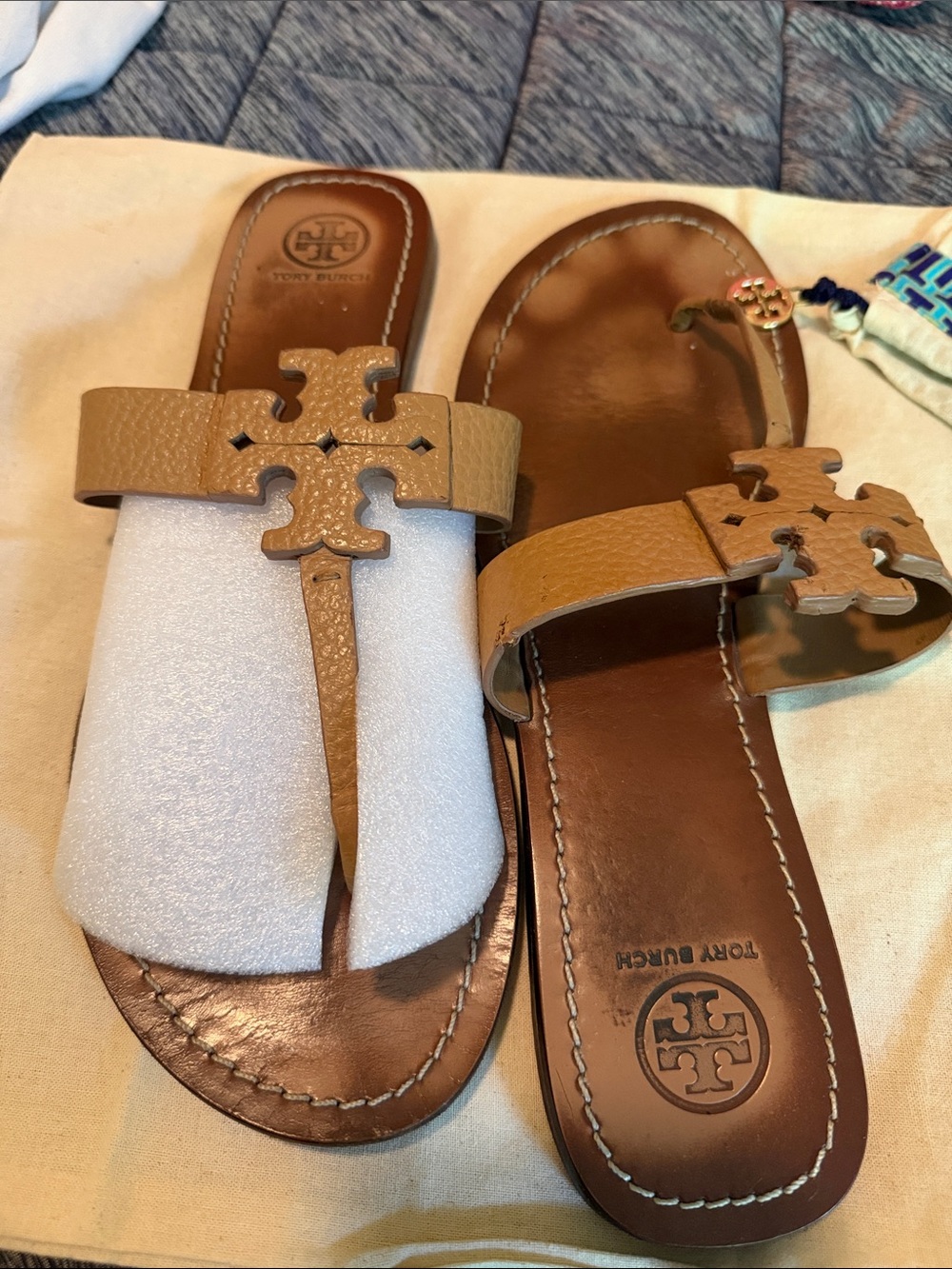 Tory Burch Tan Leather Logo Thong Sandals Size 10.5 w/ dust bag - Picture 6 of 7